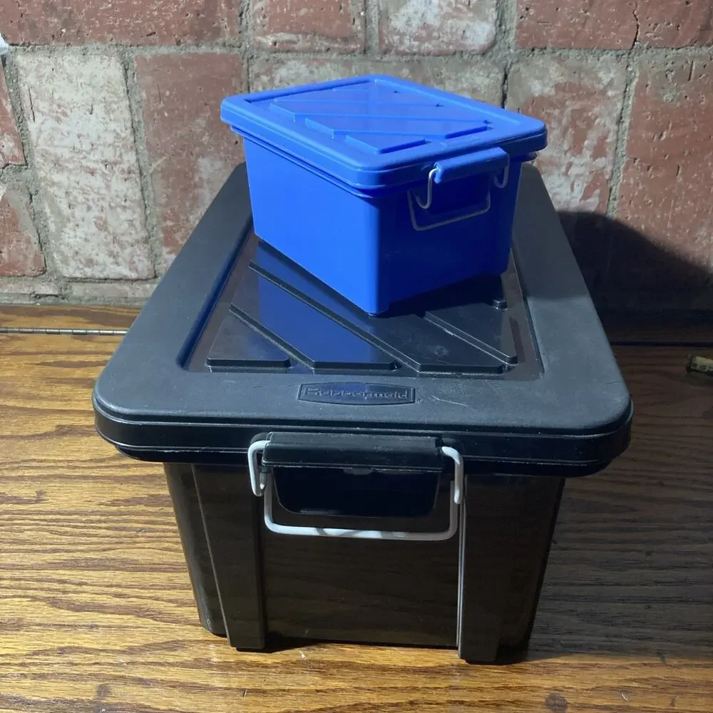 Rubbermaid Keepers Lot Blue 4x5.5x3” Black 8x12.5x6.5” Vintage 90s With Clasps